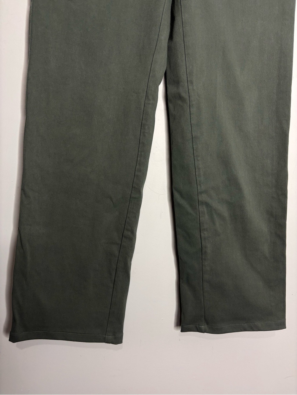 Frank & Oak The Jane Straight Leg Pant in Thyme or Olive Green, size 2 - Picture 4 of 13